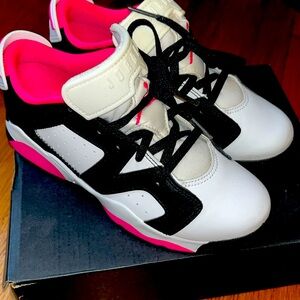 Kids Jordan’s size 2 excellent condition